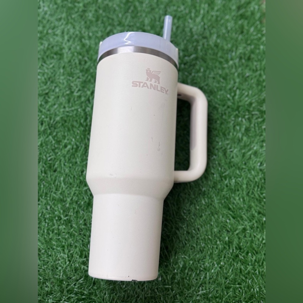 Stanley Beige Tumbler with Handle and‎ Straw